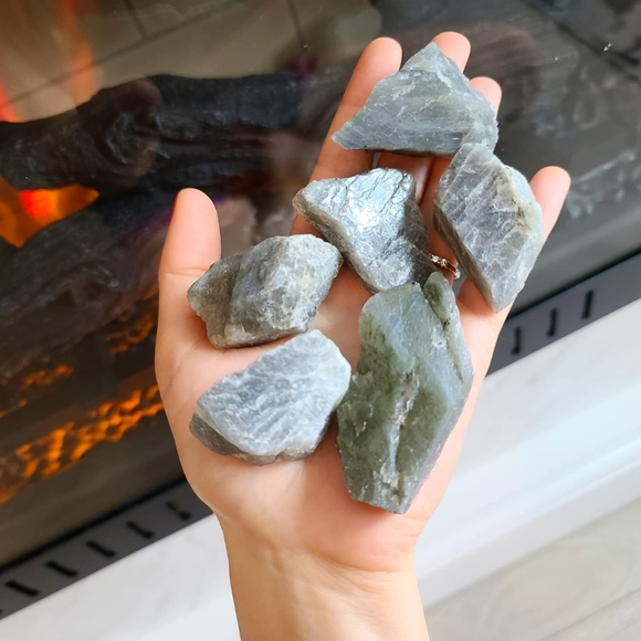 Natural Raw Labradorite crystals ๐ฎโจ - Picture 2 of 4